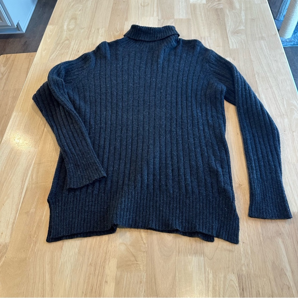 Women’s Ribbed Grey Turtleneck Cashmere Sweater
